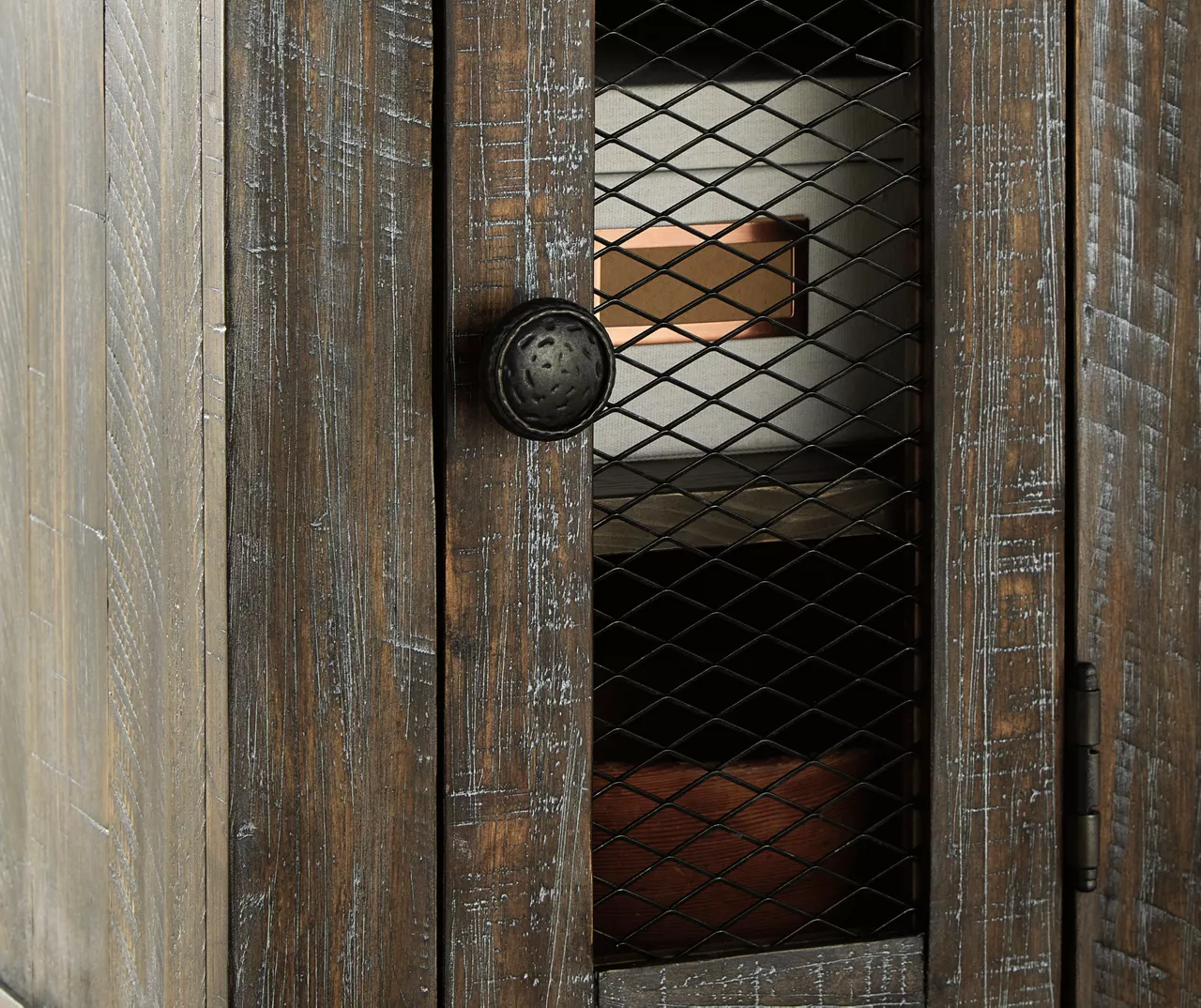 Danell Ridge Brown Chairside End Table Danell Ridge Brown Chairside End Table -Home Furniture Store 810458198 6