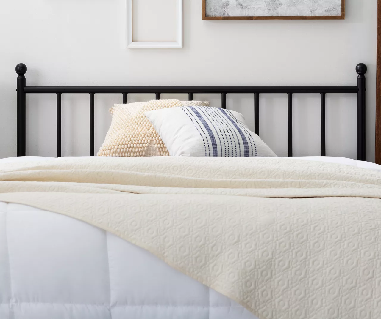 Brookside Vertical Bar Metal Headboard Brookside Vertical Bar Metal Headboard -Home Furniture Store 810526750 810527061 810527062 810527063 810527064 3